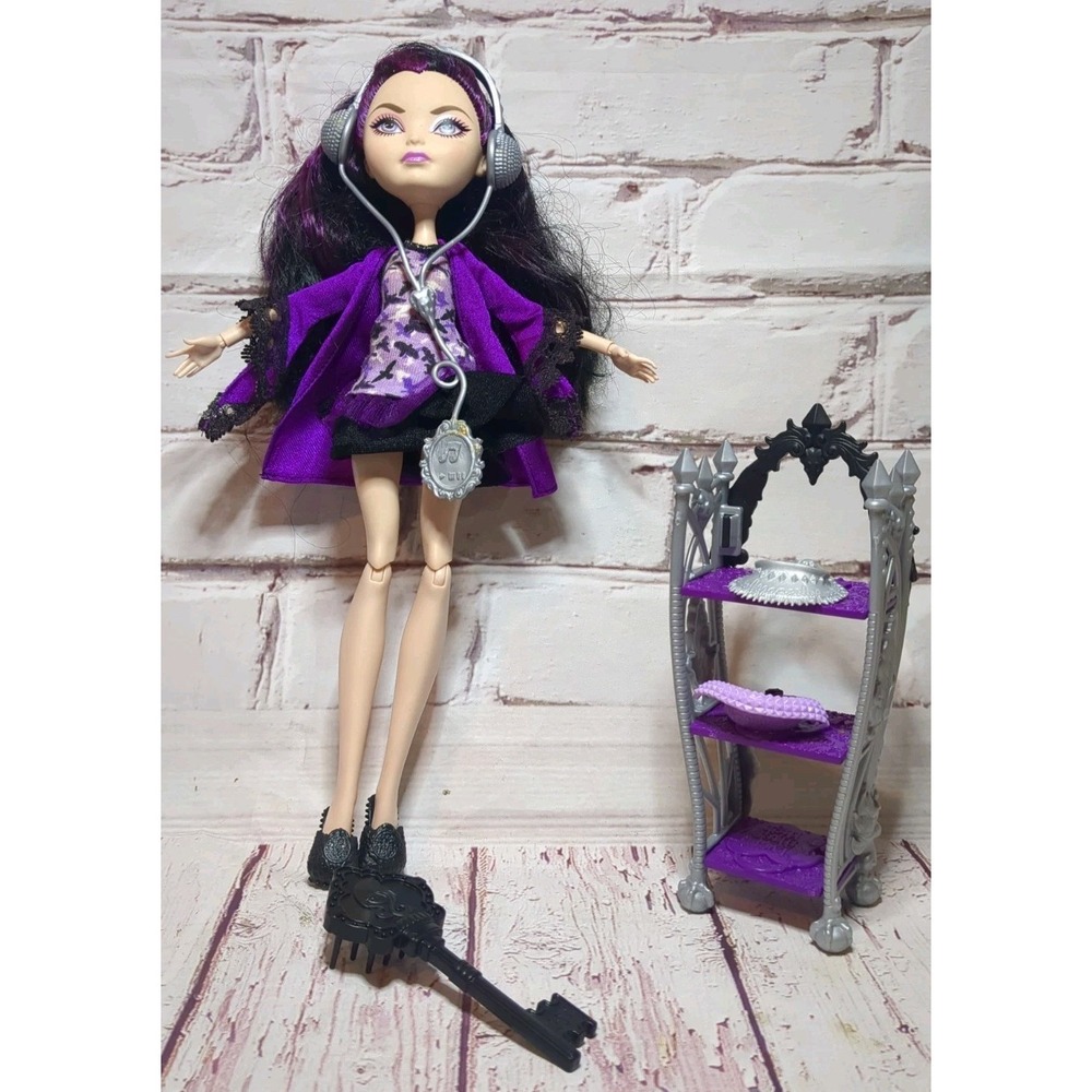 RAVEN QUEEN EVER AFTER HIGH DOLL GETTING FAIREST